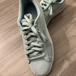 Puma Women's light blue Sneakers